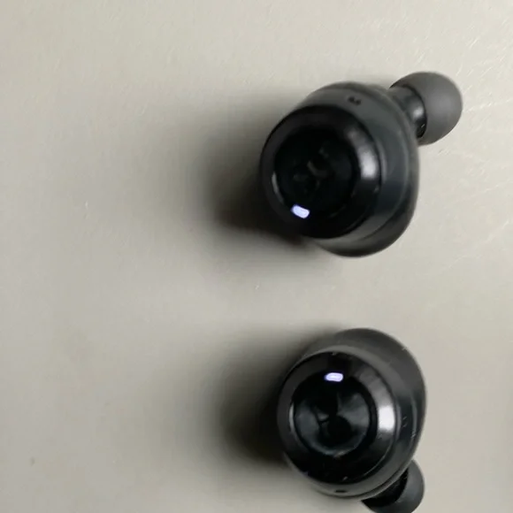 Monster Achieve 100 Airlinks Earbuds